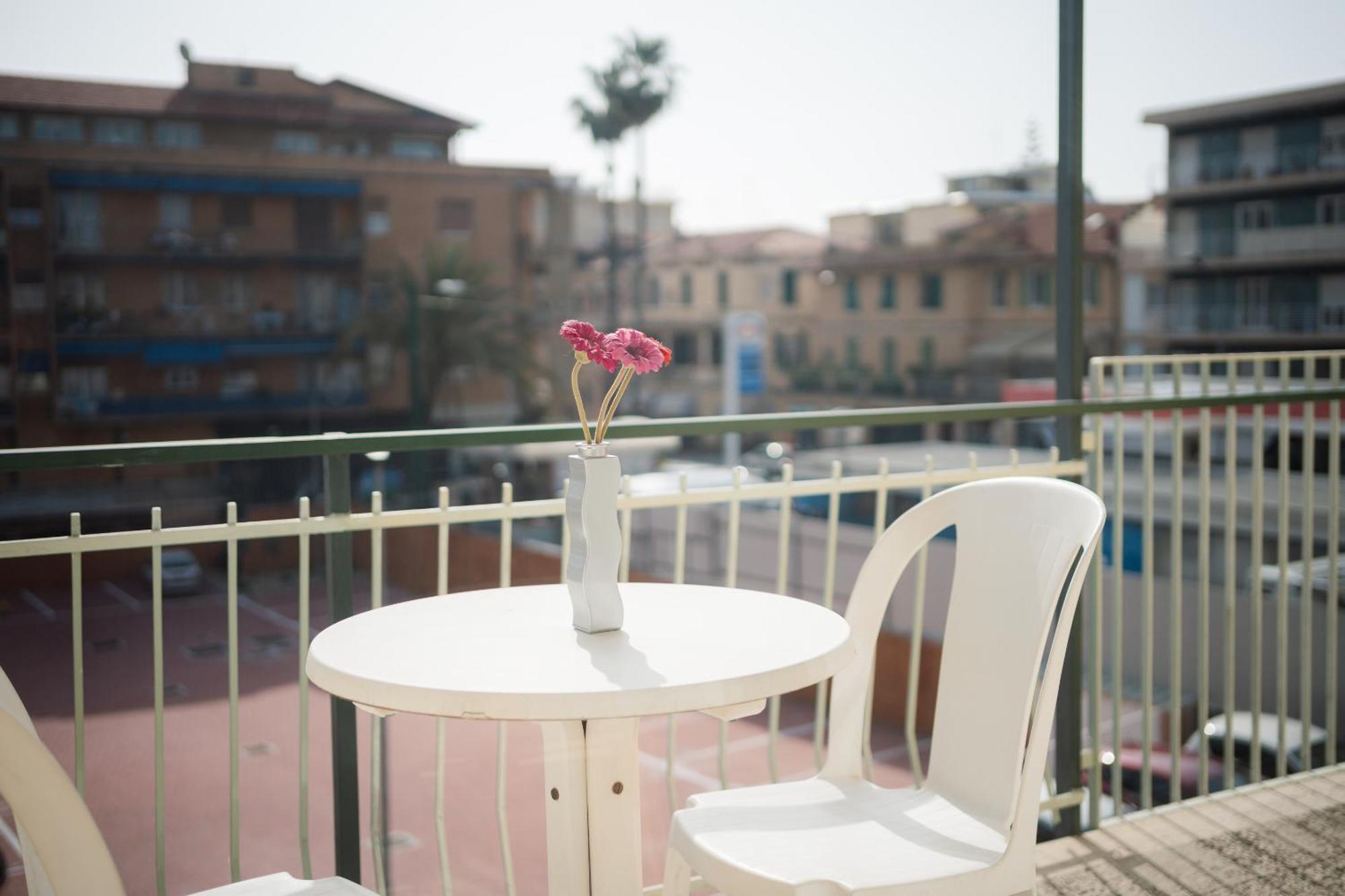 Casa Silvia - Central - Terrace - Wifi Bordighera Exterior foto
